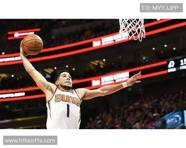 布克半场展现得分能力9投4中贡献14分2板5助表现抢眼 布克半场展现得分能力9投4中贡献14分2板5助表现抢眼