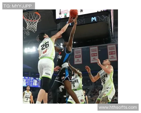 锡安赤膊上身展现惊人天赋NBL社媒热议他的强壮体魄与运动能力 锡安赤膊上身展现惊人天赋NBL社媒热议他的强壮体魄与运动能力