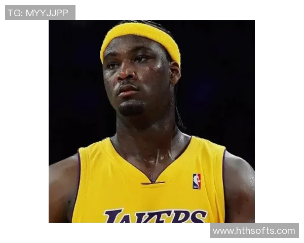 夸梅:布朗尼在主场比赛中表现得如同被车灯照射的迷茫鹿 夸梅:布朗尼在主场比赛中表现得如同被车灯照射的迷茫鹿