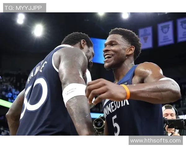 爱德华兹季前赛首球精彩回顾高难度撤步跳投展现夏季训练成果 爱德华兹季前赛首球精彩回顾高难度撤步跳投展现夏季训练成果