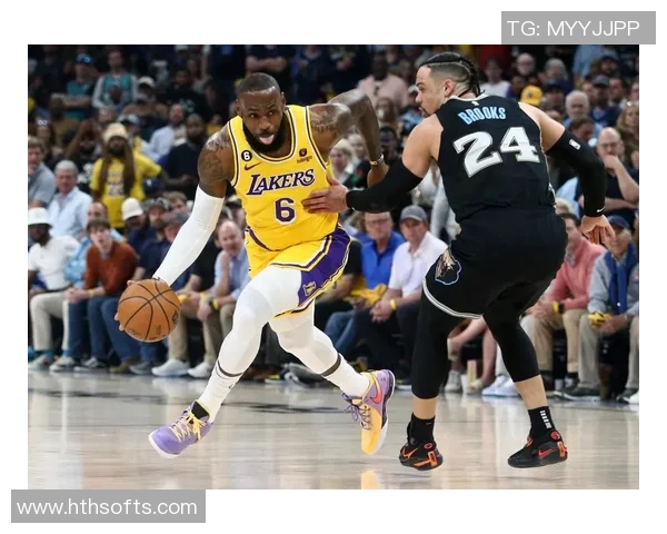 狄龙精彩表现逼退布朗尼詹姆斯替补席无奈比拇指下滑 狄龙精彩表现逼退布朗尼詹姆斯替补席无奈比拇指下滑