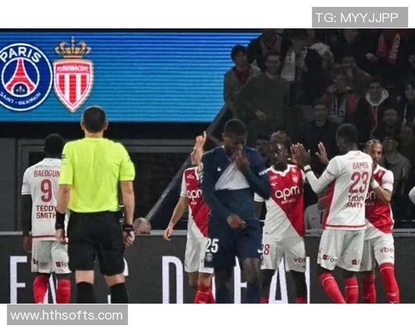 米兰中场拉比奥特亲临看台为老东家助威助阵巴黎对摩纳哥的比赛